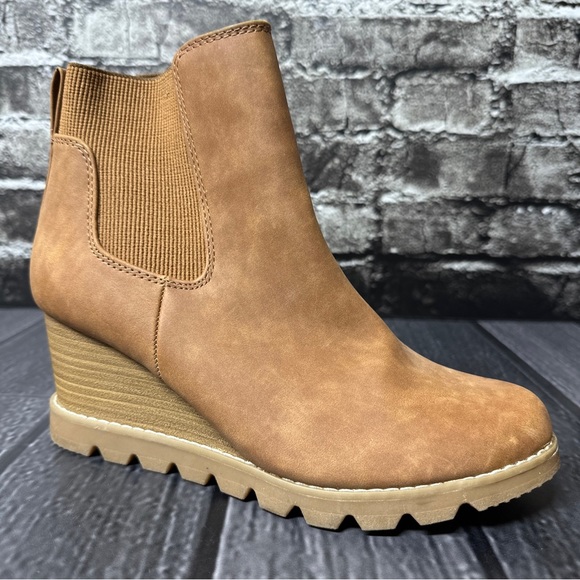 Universal Thread Linda Wedge Cognac size 7.5 Suede Wedge Tan Slip On - Picture 7 of 10